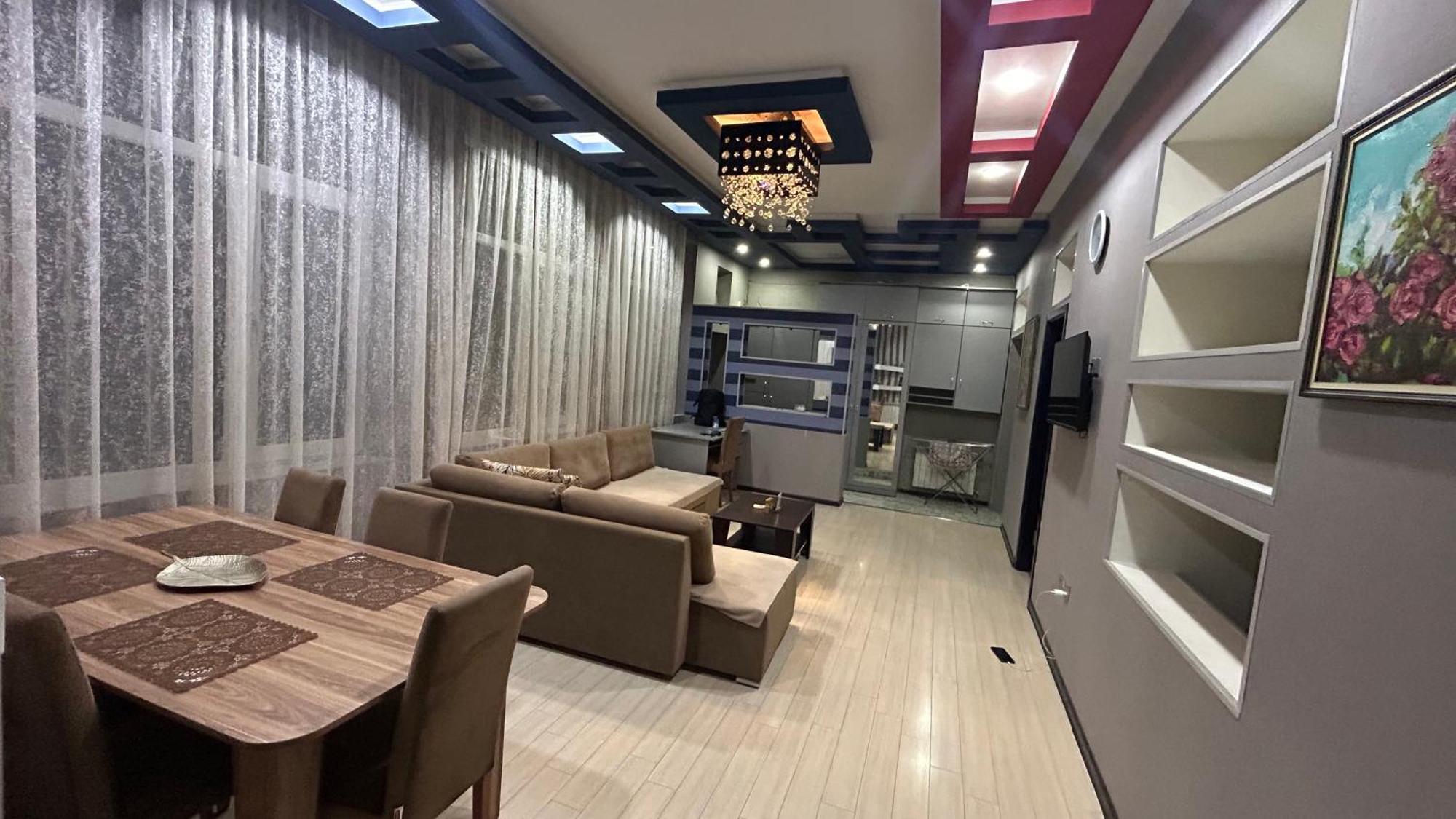 Large And In The Heart Of Baku, Close To Icheri Sheher Metro Station And The Fountain Square *